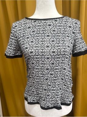 Zara Black and White Graphic Short Sleeve Tee